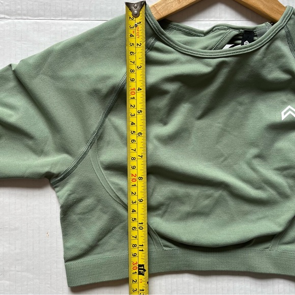 ONER ACTIVE CLASSIC CROPPED LONG SLEEVE TOP SAGE MEDIUM NWT - Picture 9 of 9